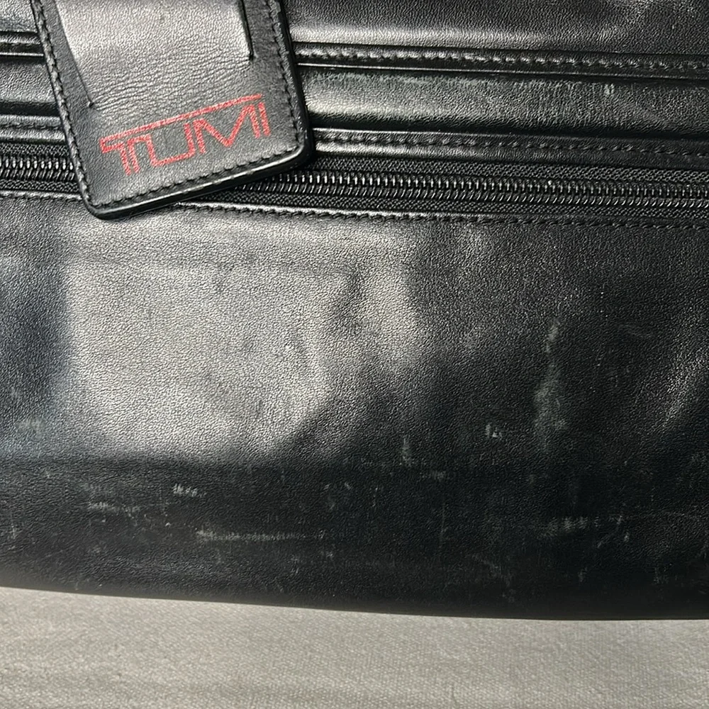 TUMI Rare black Alpha leather laptop briefcase messenger bag. Detach straps.
